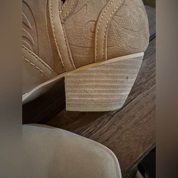 Dolce Vita Women's Silvan Cutout Western Ankle Booties Size 6.5 - Picture 3 of 11